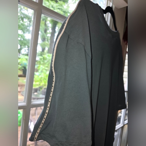 Nike Taped Shoulder Logo Tee | Men's L | Black/White - Picture 3 of 3